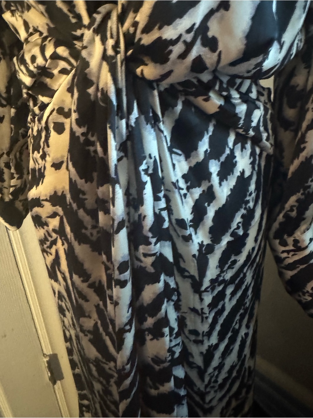 Zara ♥️ Black & White Satin-Effect Animal Print Dress - Picture 9 of 10